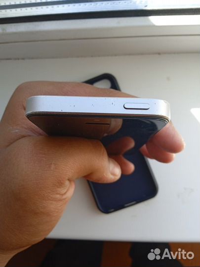 iPhone SE, 128 ГБ