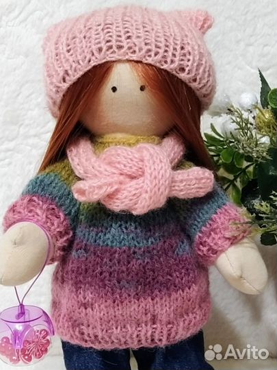 Интерьерная кукла Снежка в розовом свитере