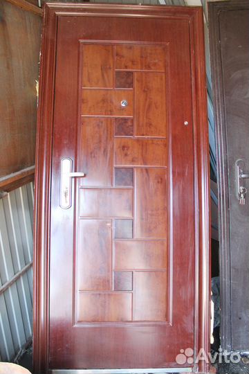 Входные металлические двери б/у