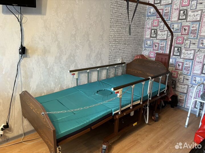 Кровать для лежачих больных с туалетом