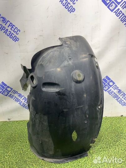 Подкрылок передний левый Renault Fluence седан 1.6