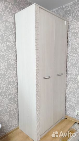 Шкаф распашной двухдверный бу