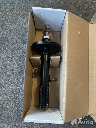 Амортизаторы задние (стойки) Toyota Corolla E11