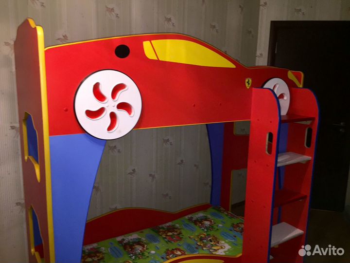 Двухъярусная детская кровать с матрасами