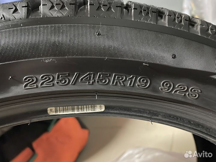Bridgestone Blizzak Ice 225/45 R19 92S