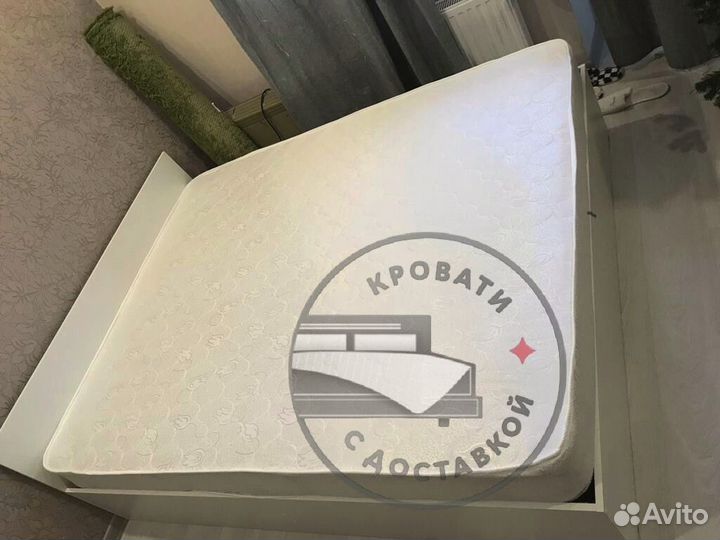 Кровать с матрасом