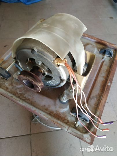 Электро мотор от стиральной машины Урал
