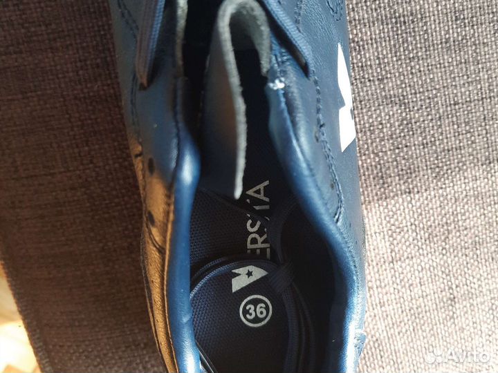 Футбольные бутсы Versta новые р36, стелька23,5см