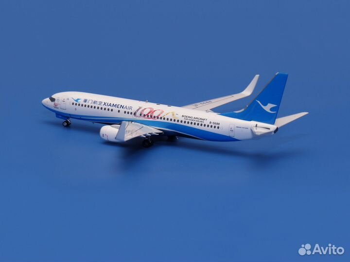 Модель самолёта Boeing 737-800 Xiamen Air (1:400)