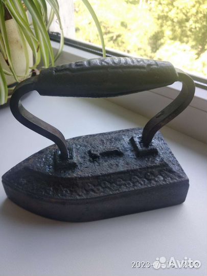 Старинный утюг