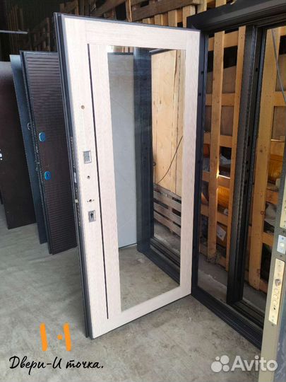 Дверь входная со склада