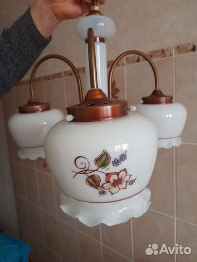 Люстра,трехрожковая,новая,молочное стекло