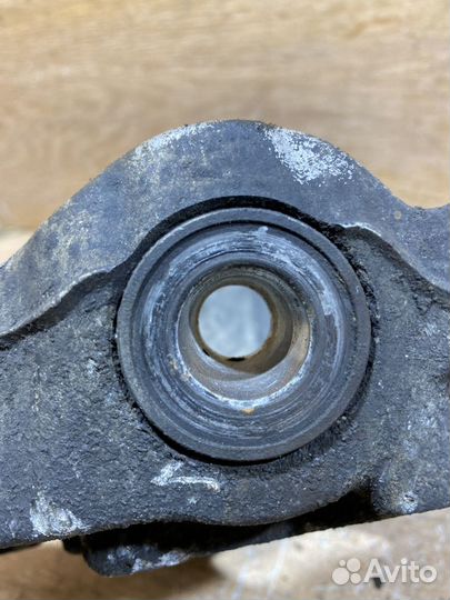 Поворотный кулак левый VW Passat B6 X12