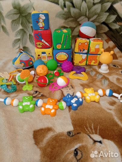 Погремушки, мягкие кубики