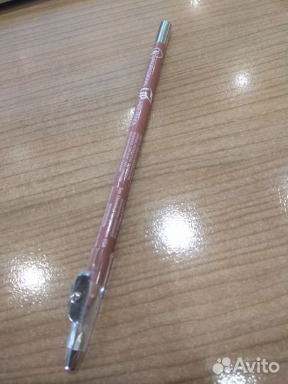 Карандаш для губ, помада, точилка