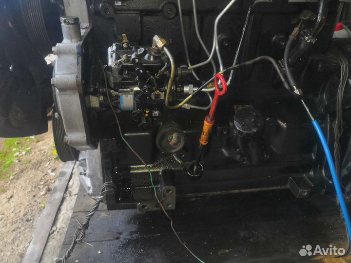 Двигатель на экскаватор погрузчик. John deere