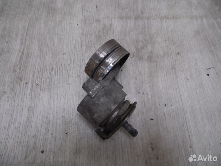 Ролик руч.ремня с кронштейном Renault Megane II 20