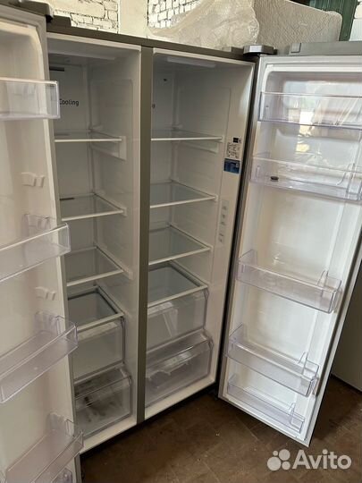 Холодильник (Side-by-Side) Samsung RS61R5001M9