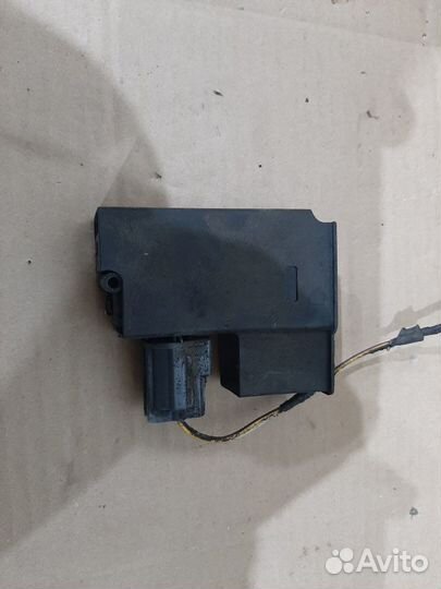 Механизм запирания бензобака Ford Focus 2