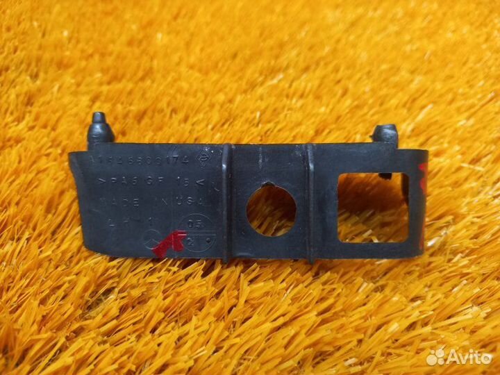 Кронштейн порога передний левый Mercedes-Benz