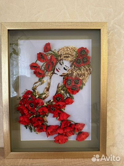 Девушка в маках