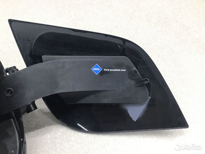 Лючок бензобака Ford Focus III 2011