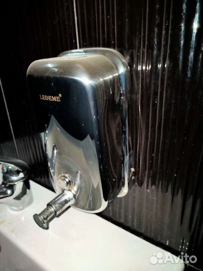 Диспенсер для жидкого мыла