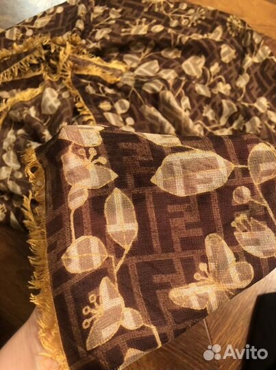 Fendi платок большой