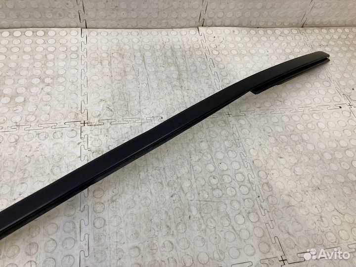 Молдинг лобового стекла правый Toyota Land Cruiser