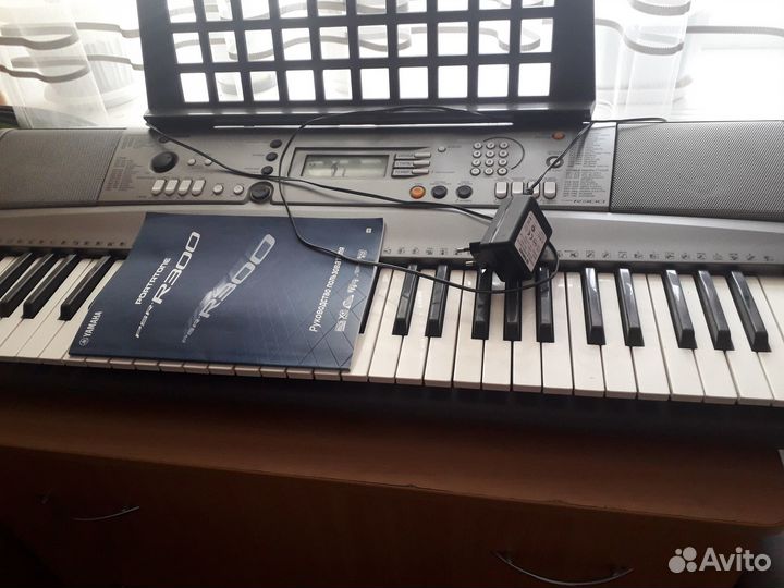 Продается синтезатор