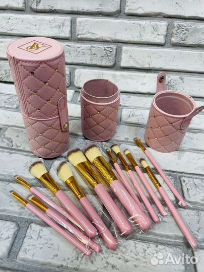 Кисти для макияжа в футляре
