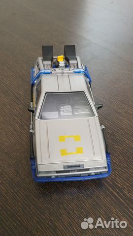 Модель Делореан (DeLorean) DMC-12