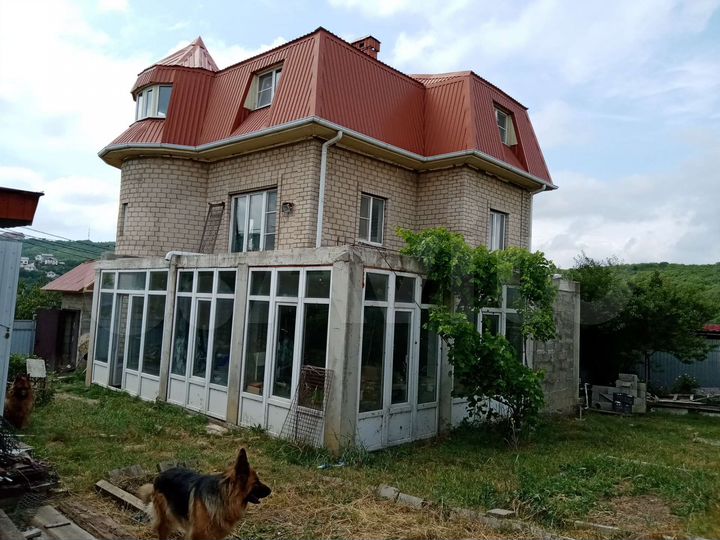 Дом 225 м² на участке 5,5 сот.