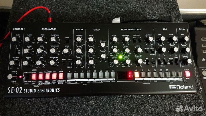 Аналоговый синтезатор Roland SE-02 boutique
