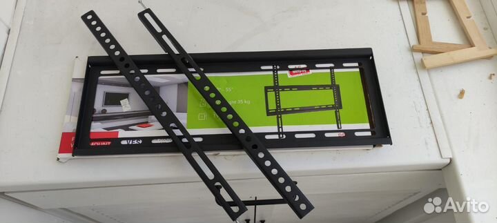 Стойка для телевизора на колесах