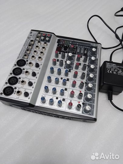 Микшер Behringer UB1202fx