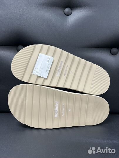 Сандалии женские 