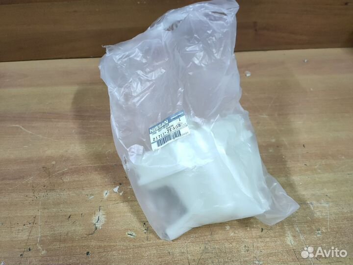 Расширительный бачок Ниссан Кашкай J10 21711JE40A