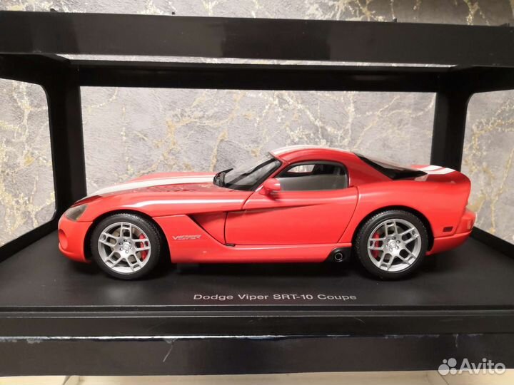 Autoart 1:18 Dodge Viper SRT-10