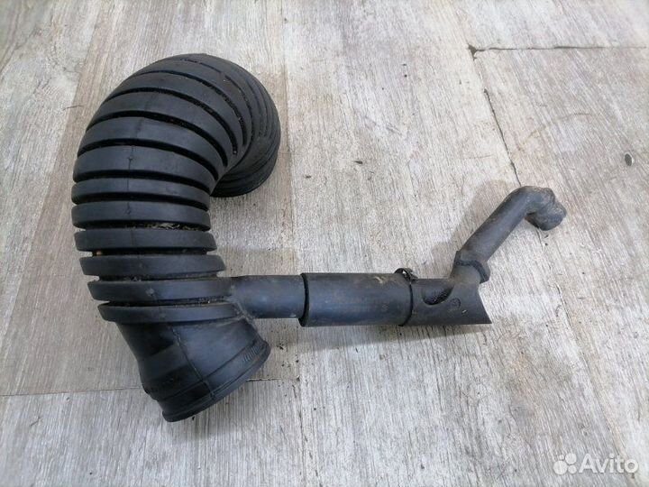 Патрубок воздушного фильтра Mercedes Benz E-Class