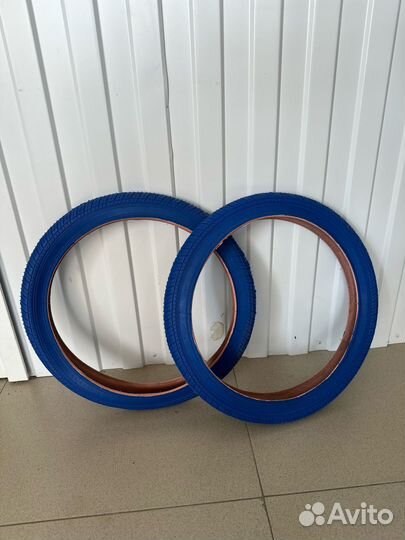 Синяя покрышка на BMX