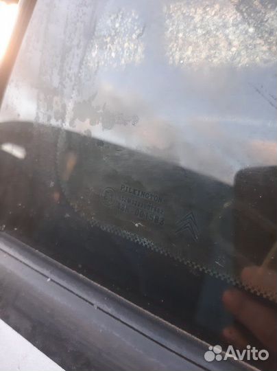 Стекло кузовное заднее левое Citroen C4 LC NFU