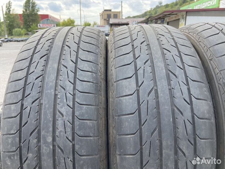Toyo DRB 215/55 R17
