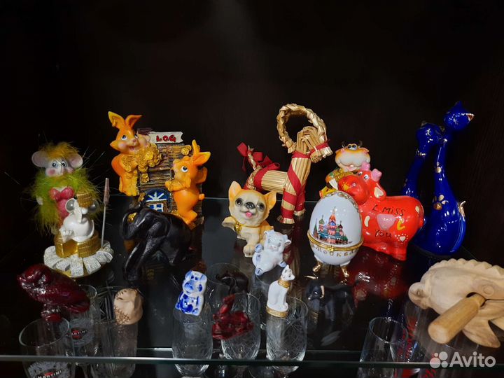 Фигурки, Сервизы, ваза на ножке, чайник и др