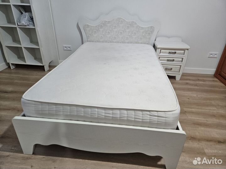 Кровать с матрасом 120х200 и тумбой бу