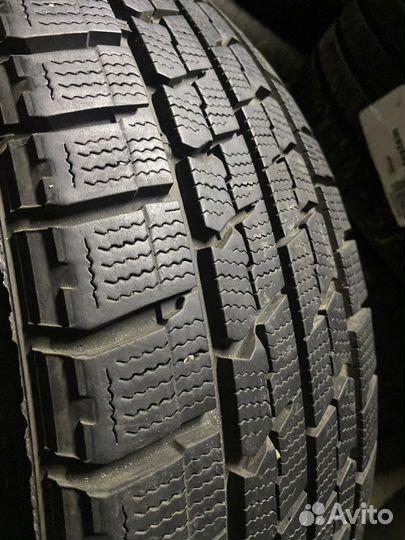 Goodyear Ice Navi Zea II 215/60 R17