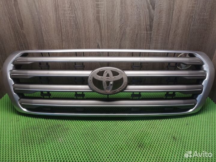 Решетка радиатора Toyota Land Cruiser 200 53101605