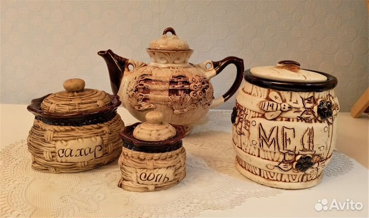 Сахарница и солонка