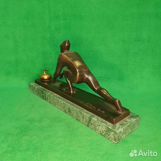 Бронзовая статуэтка Кёрлингист. Модерн. Спорт