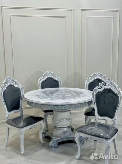 Столы и стулья. Комплект